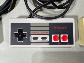 Vintage 1985 Nintendo NES-001 Video Game Console w/ Zapper + Max Controllers etc