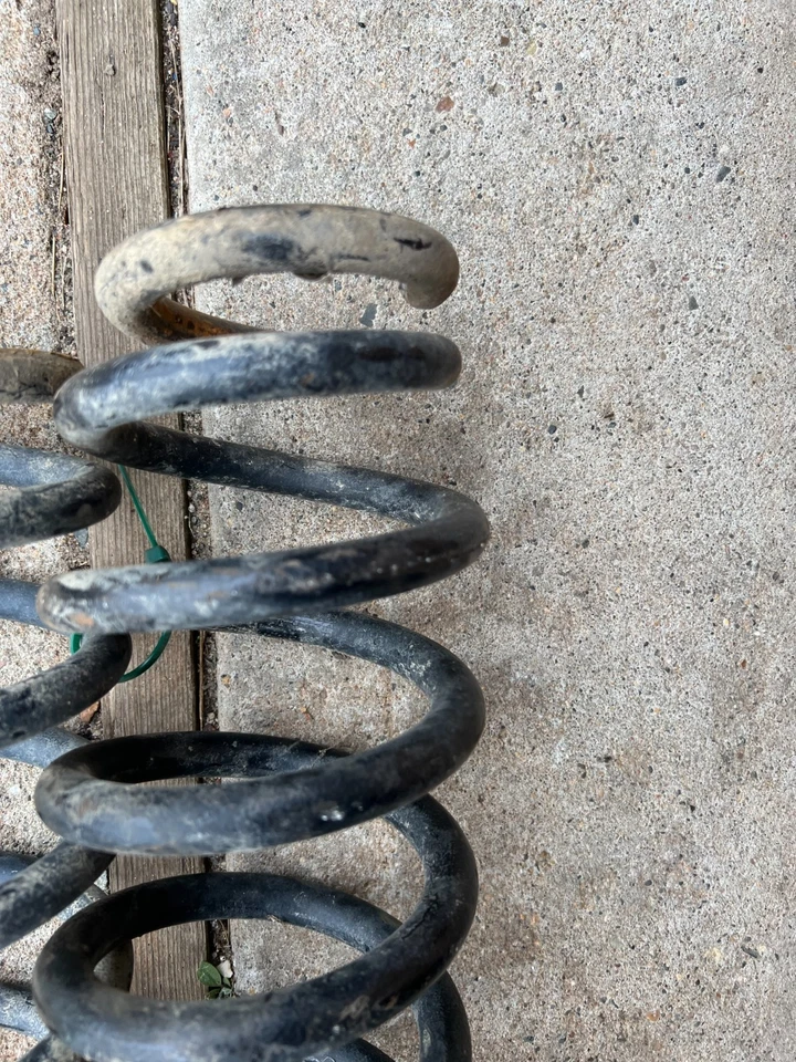 2x USED Front Side Coil Spring Set Ford Crown Vic 2003-2011 Foto 4 de 4