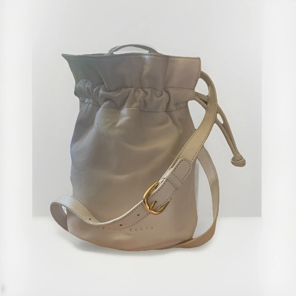 Cartera tipo cubo con cordón Perry Ellis blanca Y2K con correa bandolera ajustable Foto 2 de 4