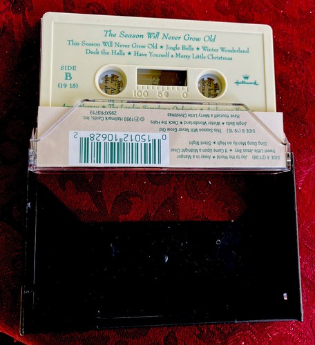 “The Season Will Never Grow Old” by Anne Murray 1993 Cassette Tape Hallmark - Picture 3 of 3