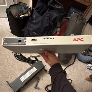 APC MasterSwitch Power Distribution Unit 8-Outlet Rackmount PDU Beige