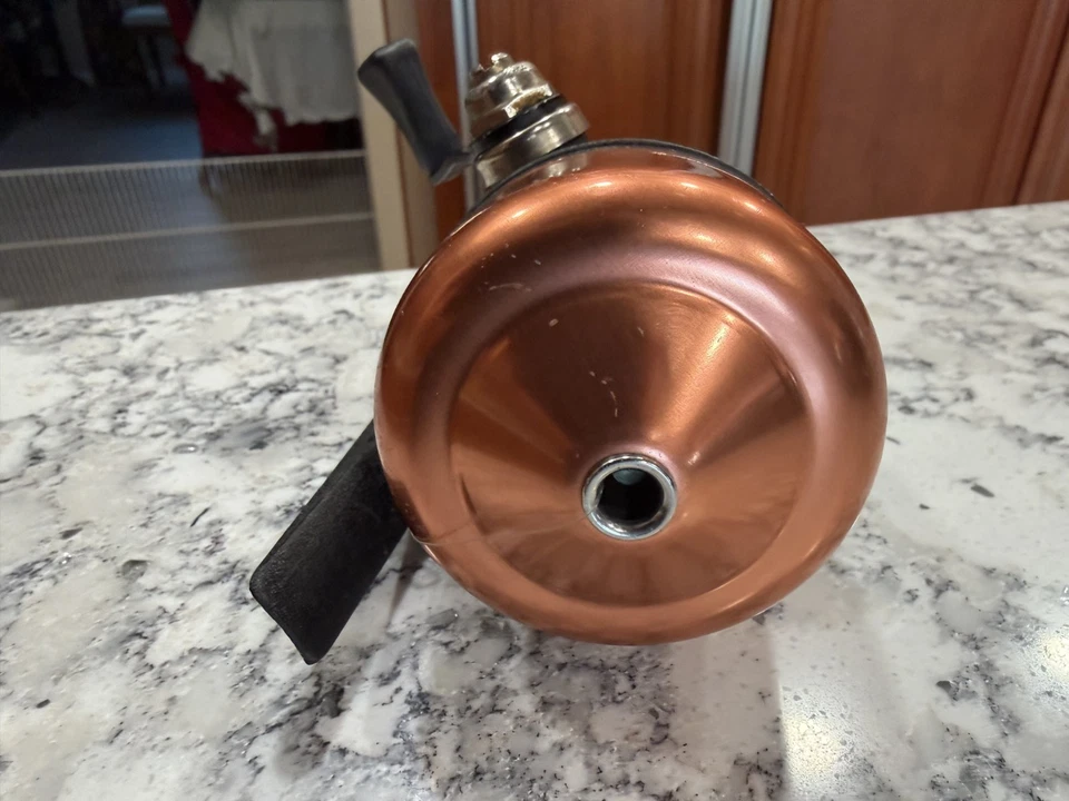 Carrete de pesca Abu Garcia Abu-Matic 150 spin fundido oro rosa, hecho en Suecia Foto 4 de 4