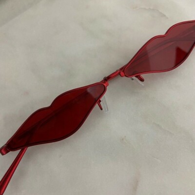 Roberi & Fraud Red KNC Lips Sunglasses | eBay display picture 1