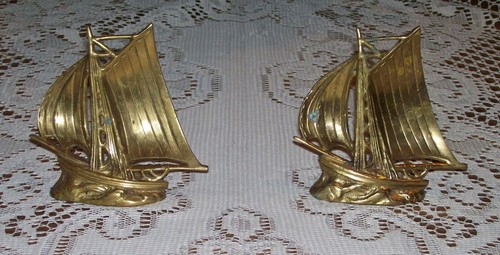 Vtg 2 Solid Brass Sailboats Nice Patina 4.5" x 4.5" Boat Sails Full of Wind