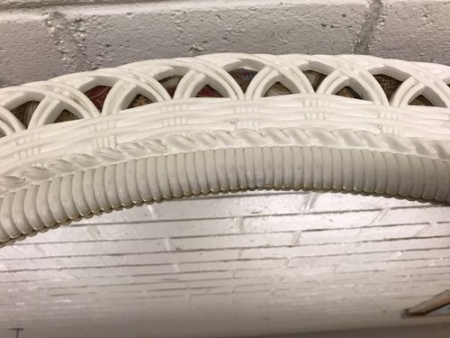 VINTAGE OFF WHITE WICKER LOOK RESIN FRAMED OVAL WALL MIRROR 30 X 19.5 X 1/2” MCM - Picture 5 of 13
