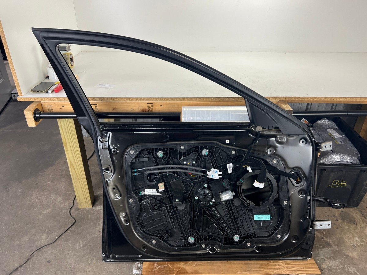 2017-2020 GENESIS G80 BASE FRONT LEFT DRIVER DOOR (YB6 CASPAIN