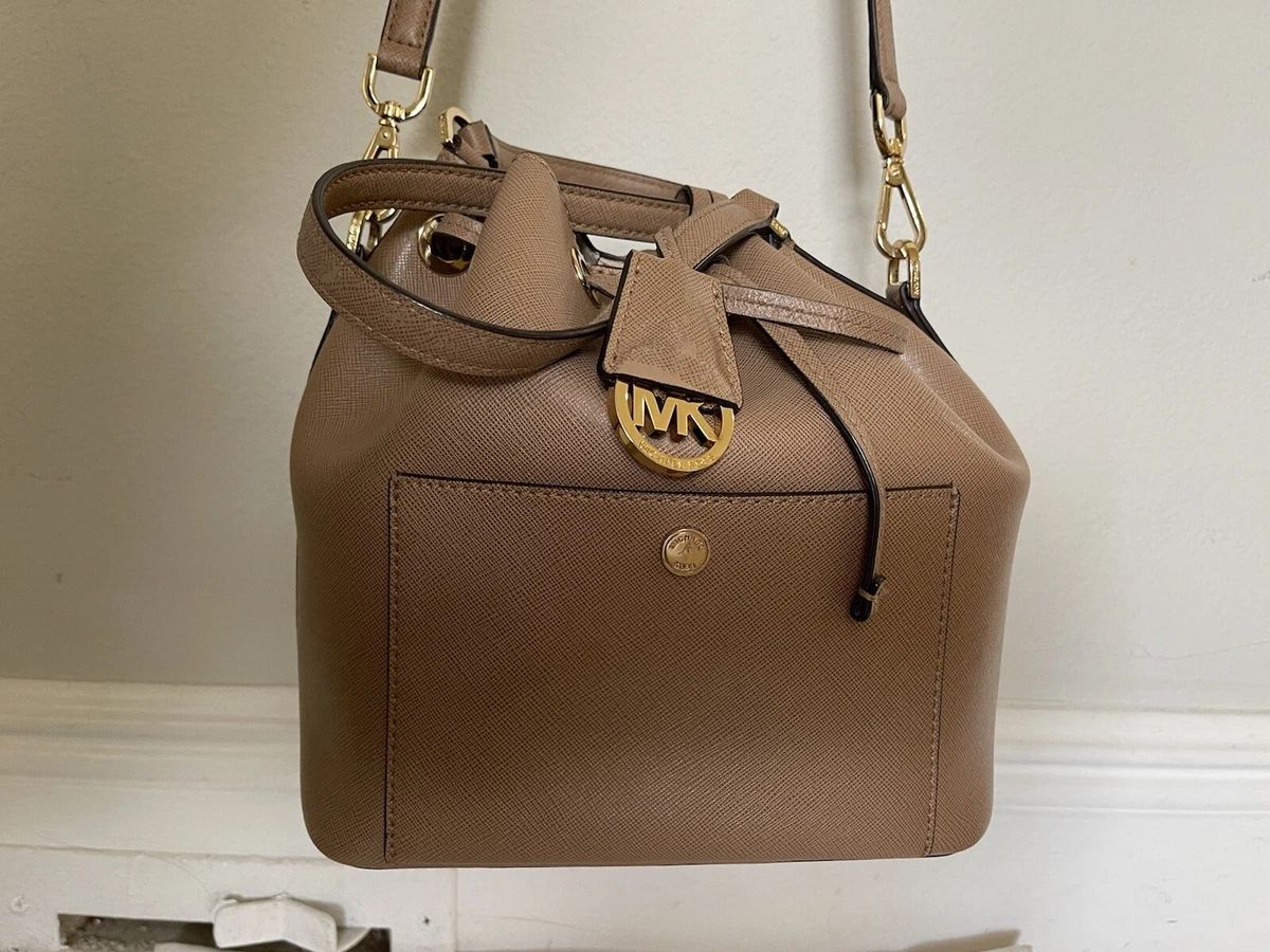 MICHAEL KORS MK GREENWICH MEDIUM LEATHER PERFORATED BUCKET BAG TAN