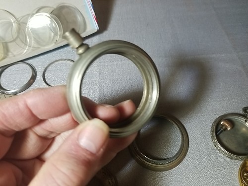 Lotto Cristalli Quadranti Ricambi E CUSTODIA Orologio Da Tasca Vintage Contenitore A - Foto 17 di 20