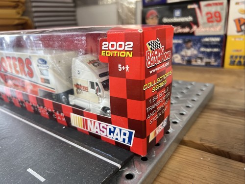 2002 Racing Champions #11 Brett Bodine Hooters 1/64 Nascar Diecast Hauler - Picture 6 of 13