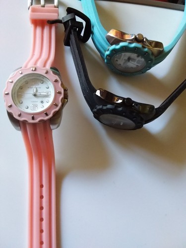 Kahuna K10-0005L Ladies Pink Rubber Strap Watch also one blue one black - Picture 4 of 4