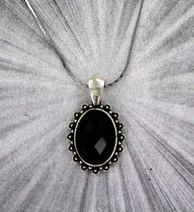 FACETED-BLACK-ONYX-GEMSTONE-PENDANT-NECKLACE-WITH-CHAIN-SILVER-PLATED-SETTING