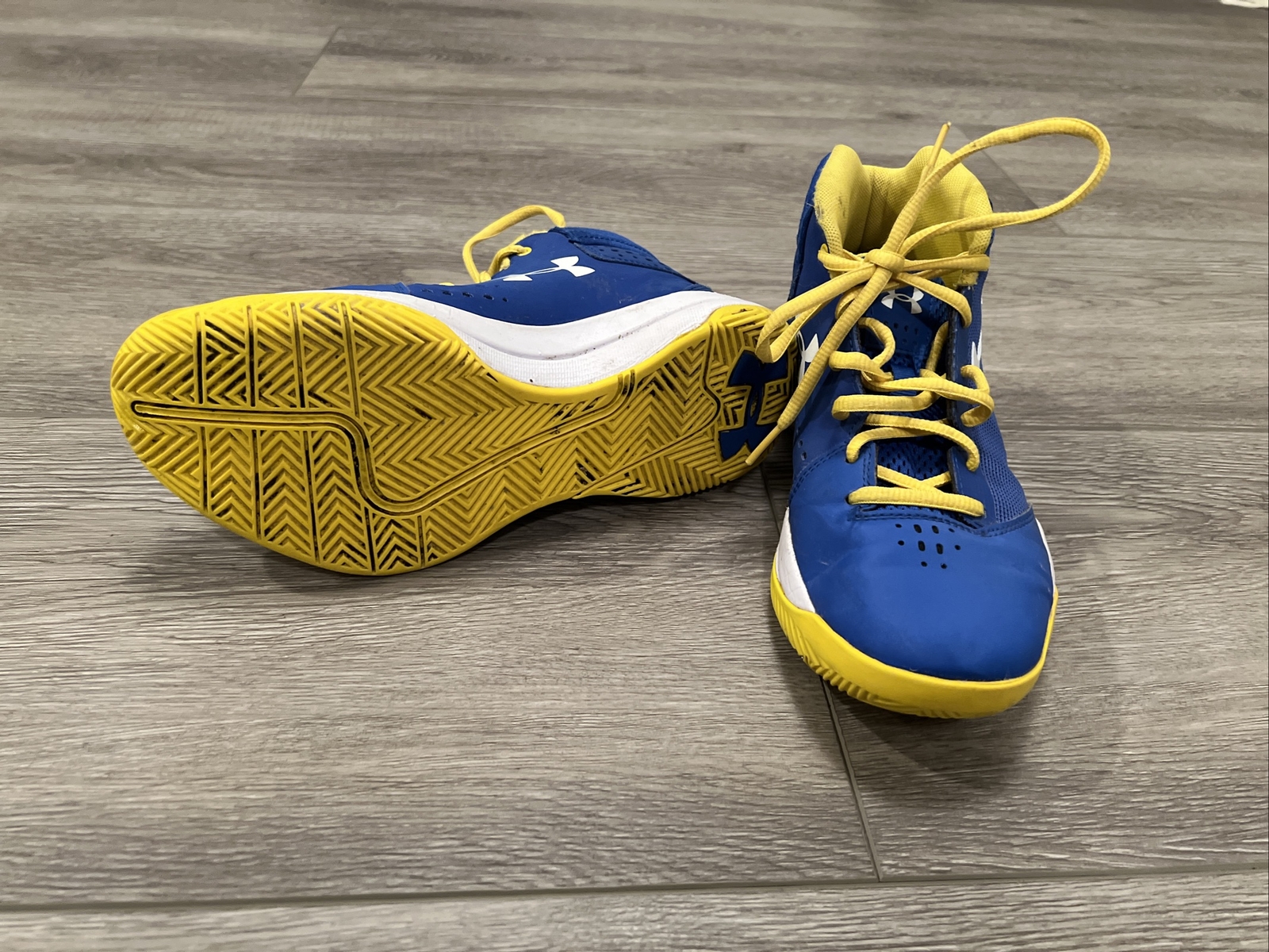 Boys Under Armour 1296009400 Jet Blue/ Yellow Basketball shoes Size 5