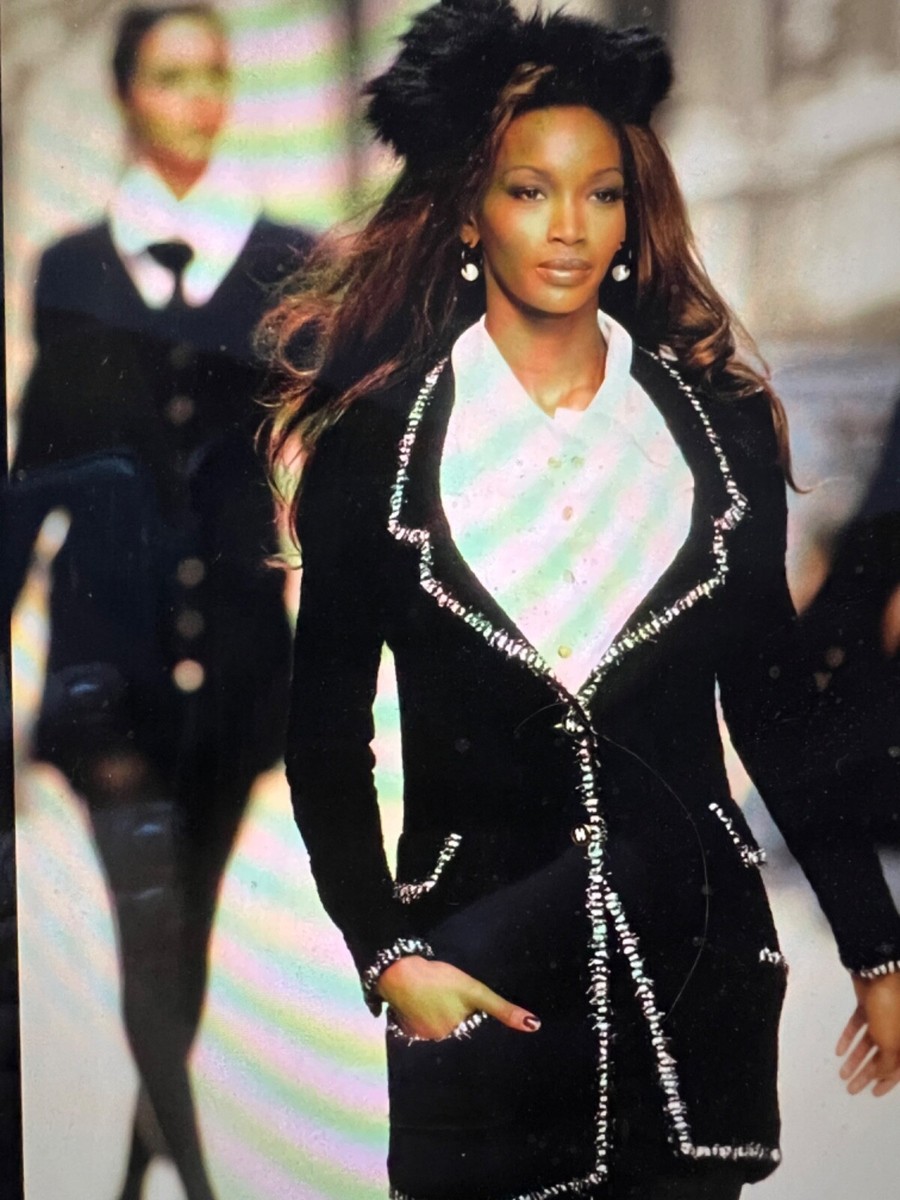 CHANEL 1994A BOUTIQUE MUSEUM BLACK JACKET BRAIDED TRIM CC