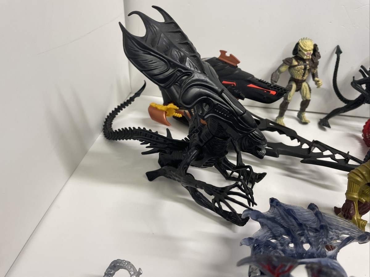 15 1990'S KENNER ALIENS ACTION FIGURE MIXED LOT - FACE 15 1990'S KENNER ALIENS ACTION FIGURE MIXED LOT - FACE