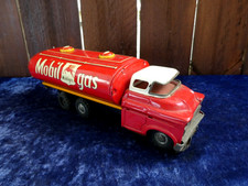 VINTAGE MOBIL GAS TIN FRICTION TOY TRUCK. DAIYA JAPAN. NICE!