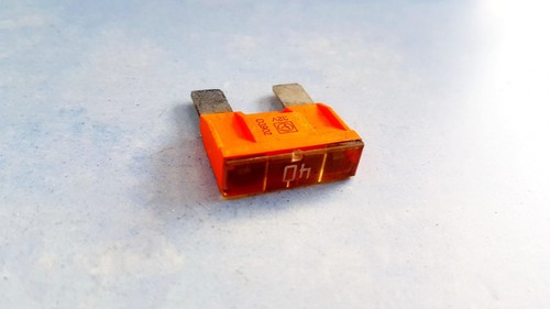 D3902 Sicherungen 32V  40A Volkswagen Golf DE1007817-01