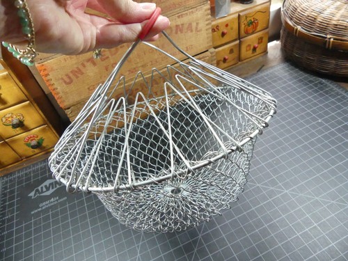 Vintage Folding Wire Egg Basket 9" Rustic Farmhouse Kitchen Decor Storage