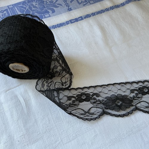 Vintage Nylon Spitzenborte 2,25" neu Jakobsmuschelkante schwarz