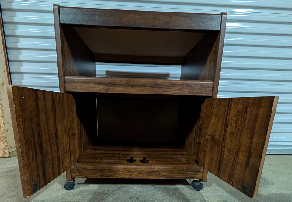 老式滚动电视车支架媒体立体声柜深木纹控制台 — 第 2/3 张图片