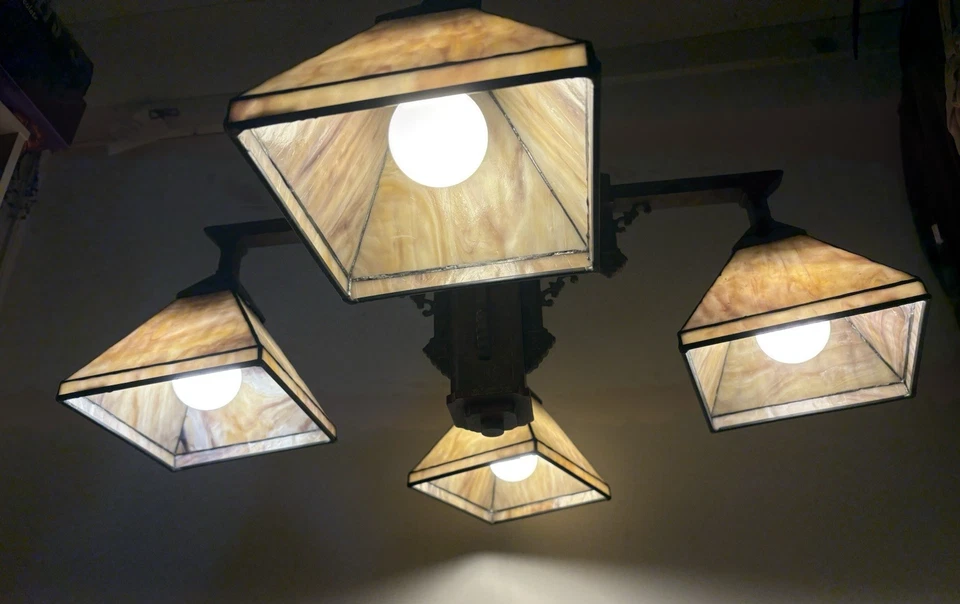 Lámpara colgante de vidrio de escoria manchada de 4 brazos estilo misión arte/artesanía Kichler de colección Foto 3 de 4