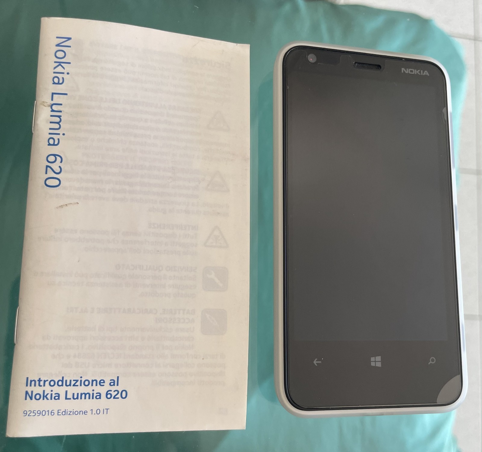 Nokia Lumia 620 White Windows Phone - Completo di Scatola e Accessori Originali