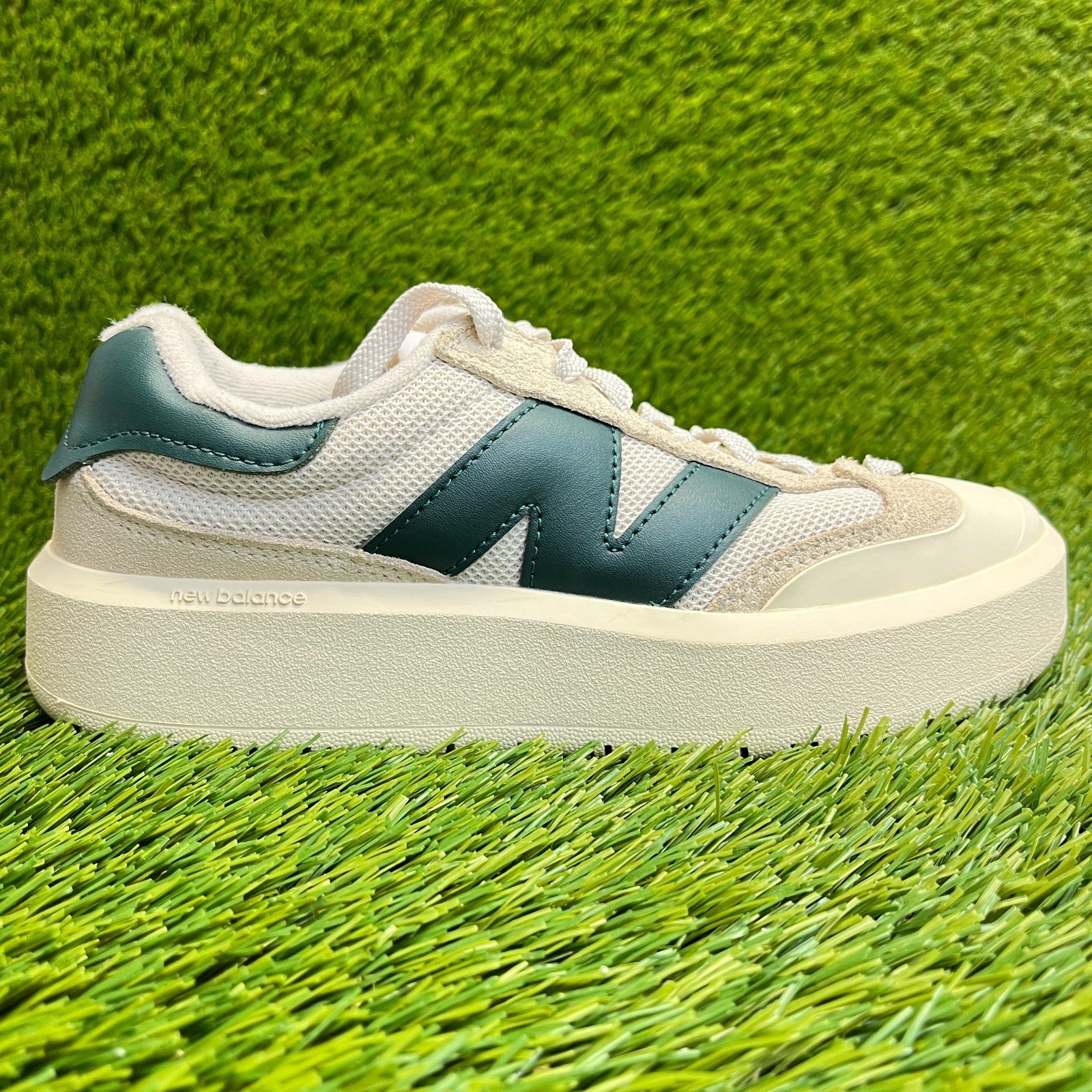 New Balance CT302 Boys Size 4.5Y Beige Green Athletic Running Shoes Sneakers