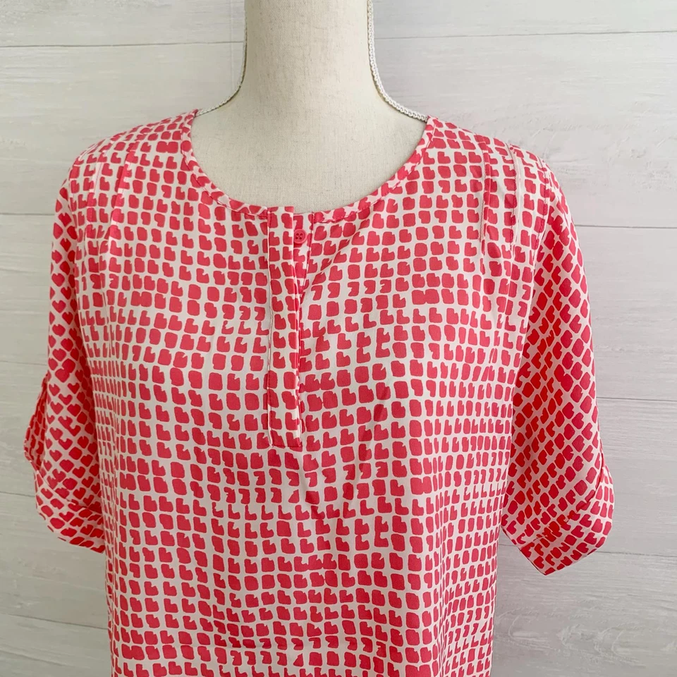 Collective Concepts - Top Rosa Geométrico Parcial Botón Puño Manga Corta, M Foto 2 de 4