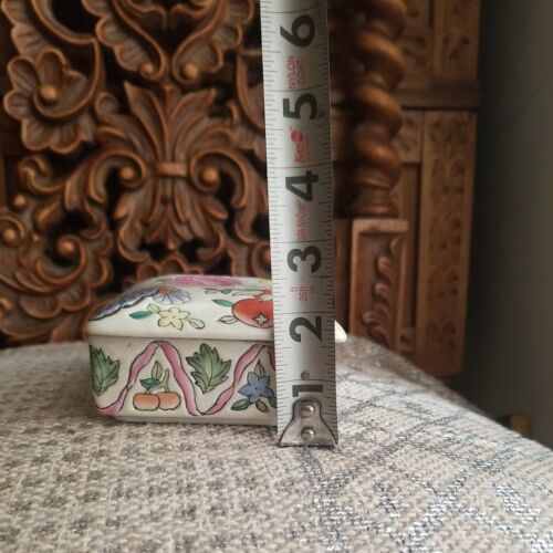 Vintage Chinese Multicolored Ceramic Lidded Trinket Jewelry Box Flowers - Picture 4 of 11
