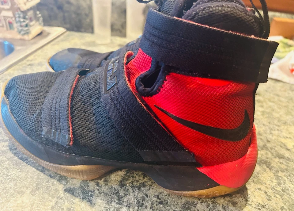 耐克 LeBron James Zoom Soldier X 10 BB 鞋 LRJ SX 16/17 青少年 6.5 码黑色红色 — 第 4/4 张图片