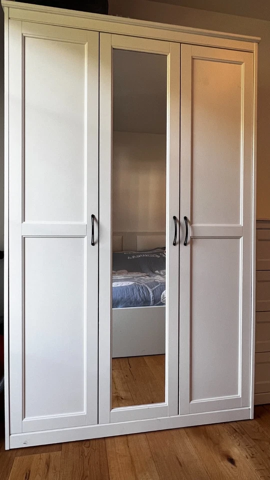 Weißer Kleiderschrank – 120x60x191 cm – stabil & ideal für Kinderzimmer