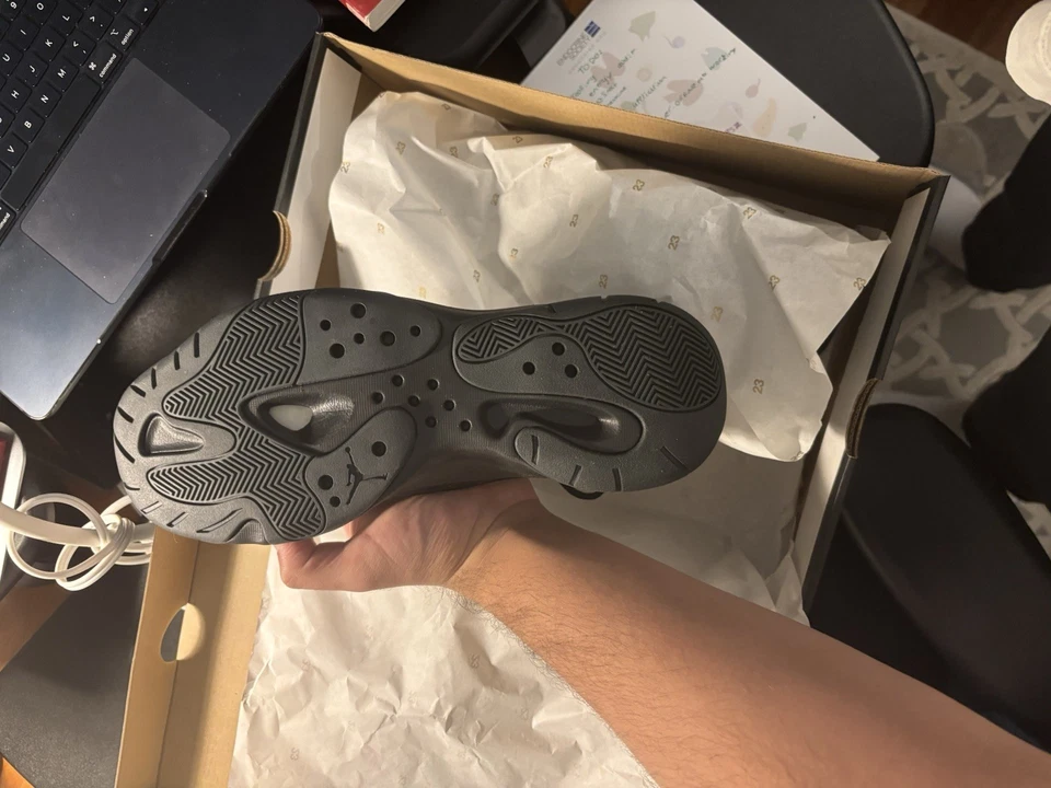 Air Jordan 11 CMFT Bajo Negro Antracita Talla 9 Foto 3 de 4