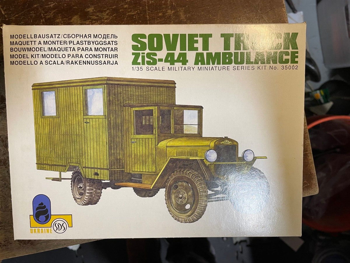 ZIS44 医療チーム ミリタリー ジオラマ Ukraine 1:35 Scale Plastic Model Kit WWII Russian Soviet Ambulance