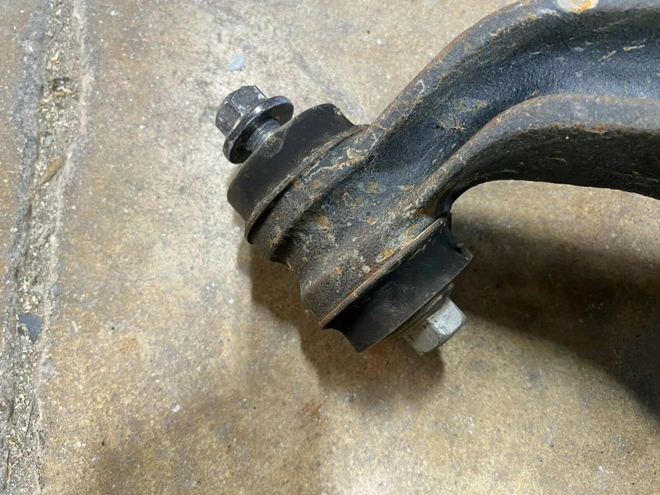 Оригинальный задний правосторонний верхний кронштейн рычага управления 2016 Scion FR-S RS 2.0 6828 - Изображение 2 из 4