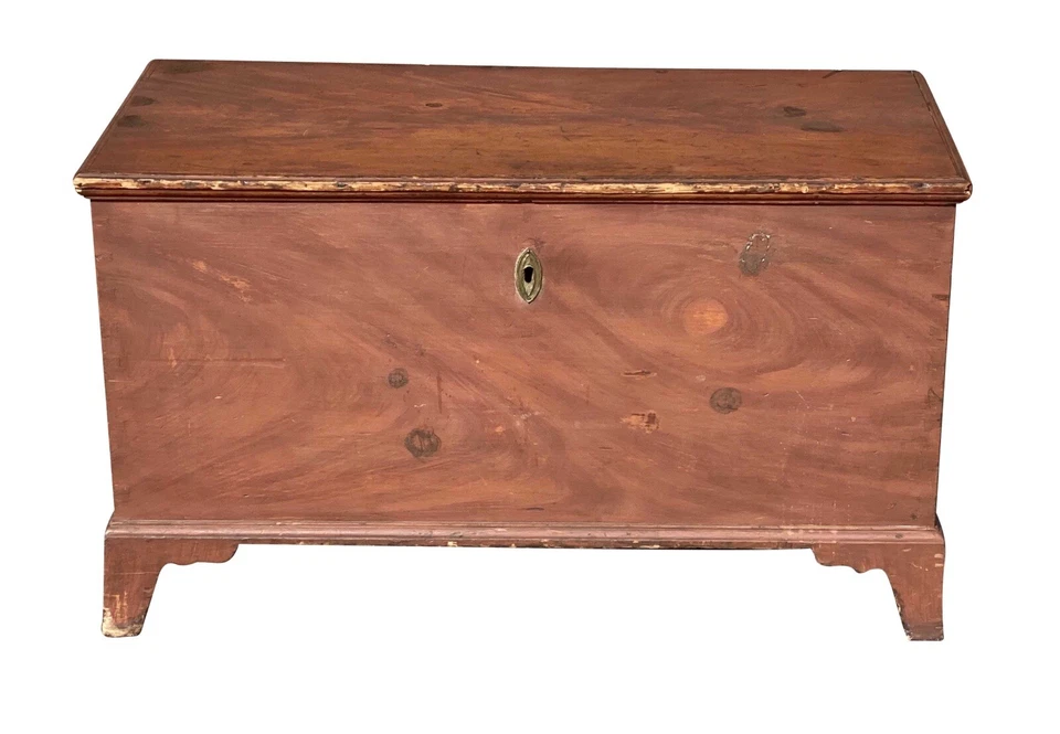 ANTIGUA CAJA MANTA PINTADA GRANO CAOBA IMITACIÓN CHIPPENDALE PENNSYLVANIA Foto 2 de 4