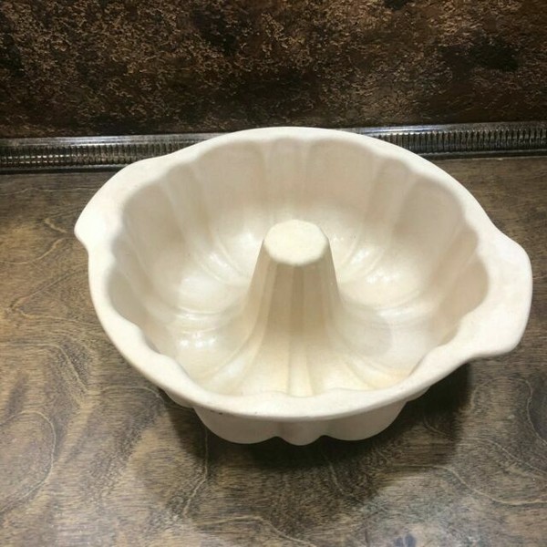 Pampered Chef Family Heritage Stoneware Fluted Bundt Cake Pan 1440 for