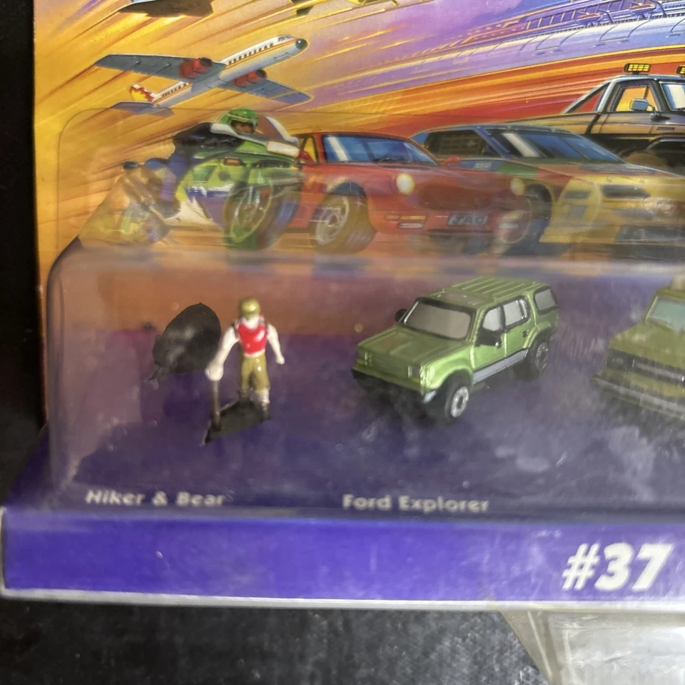 Micro Machines - #37 Campers Trailer Ford Explorer Hiker International Travel - Image 2 of 4