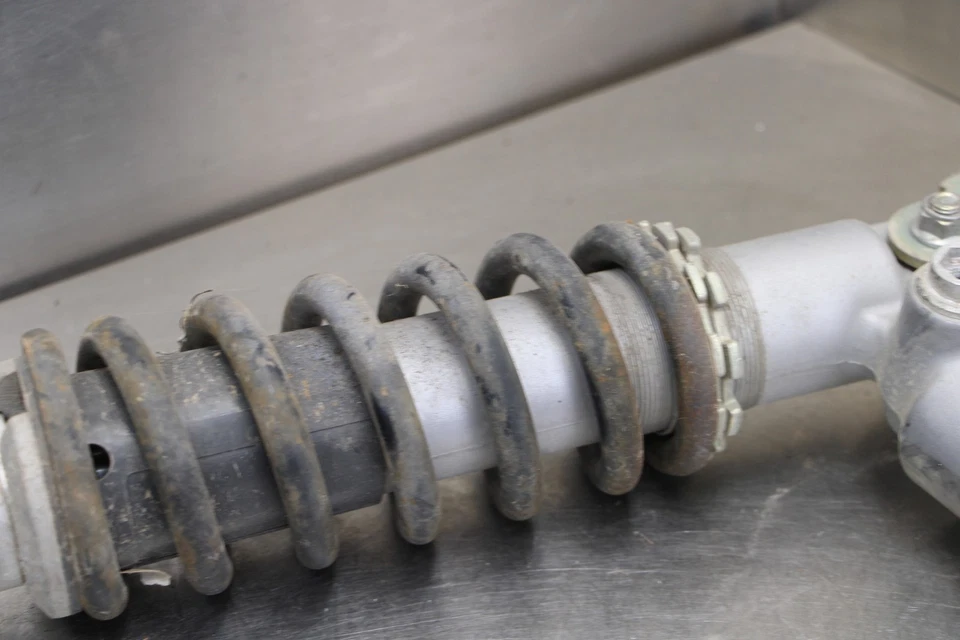 03-08 KAWASAKI ZZR600 REAR BACK SHOCK ABSORBER 45014-1799-10 Foto 3 de 4