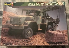 Revell Military Wrecker. 1/32.#8305. Looks Complete. See Pictures.