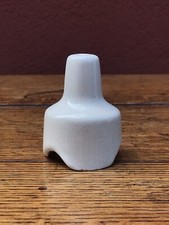 Vintage cremeweißer Keramik Tortentrichter