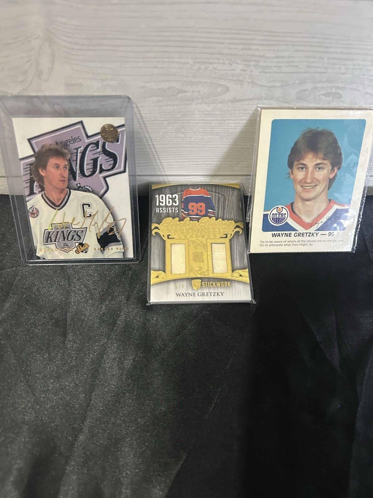 Wayne Gretzky graded Card Lot view 8