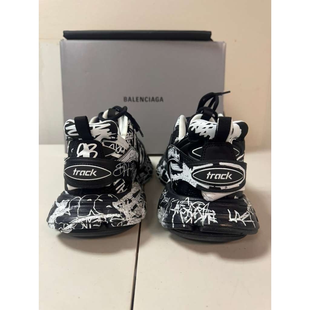 Balenciaga Graffiti DirtyTrack Sneakers in Black/White BNWB 40 image 4