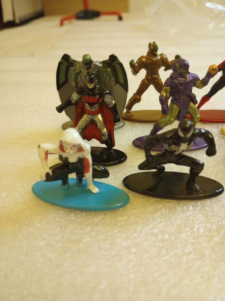 Mini adornos para pasteles de metal Marvel DC Comics 10 adornos para pasteles Foto 2 de 4