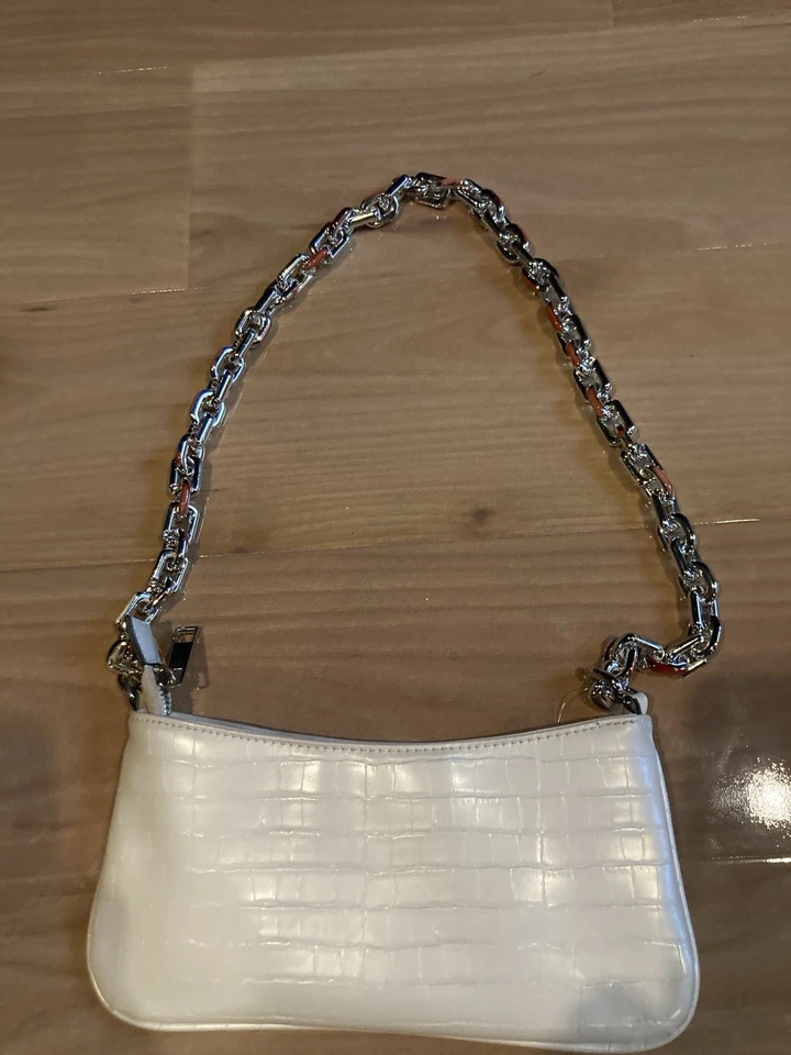 Bolso de hombro ALDO imitación cocodrilo en relieve con correa de cadena plateada noche fuera Foto 2 de 4