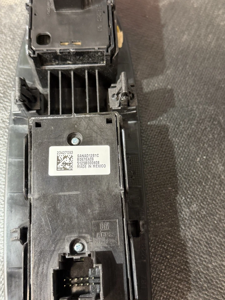 Главный выключатель стеклоподъемника двери со стороны водителя для Cadillac Escalade 2015-2019 годов выпуска 22810465 - Изображение 4 из 4