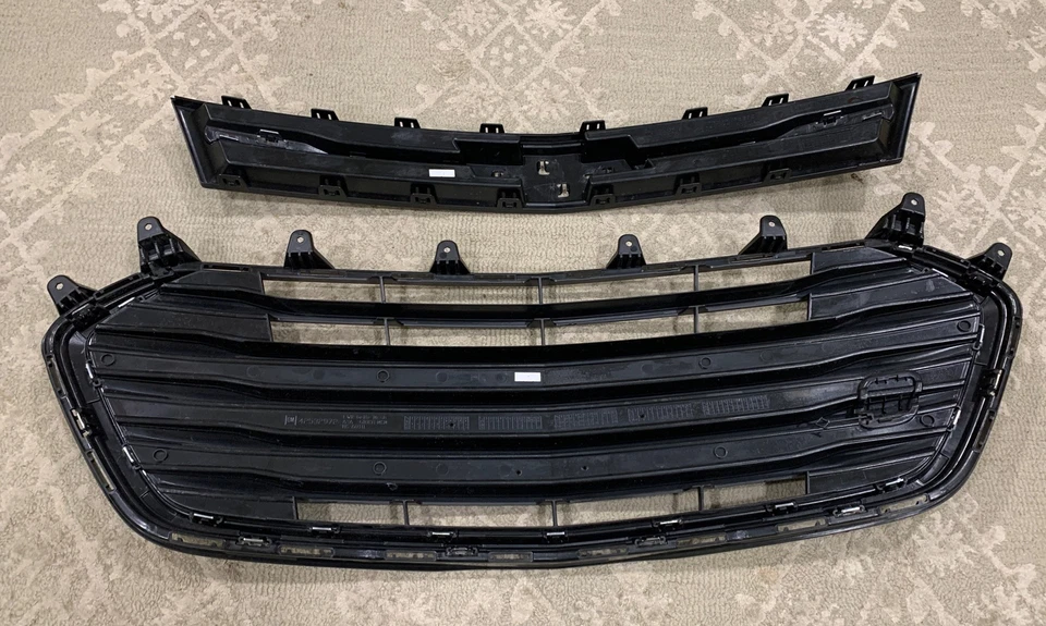 Parachoques delantero Chevrolet Trax 2017-2021 parrilla superior e inferior OEM Foto 2 de 4