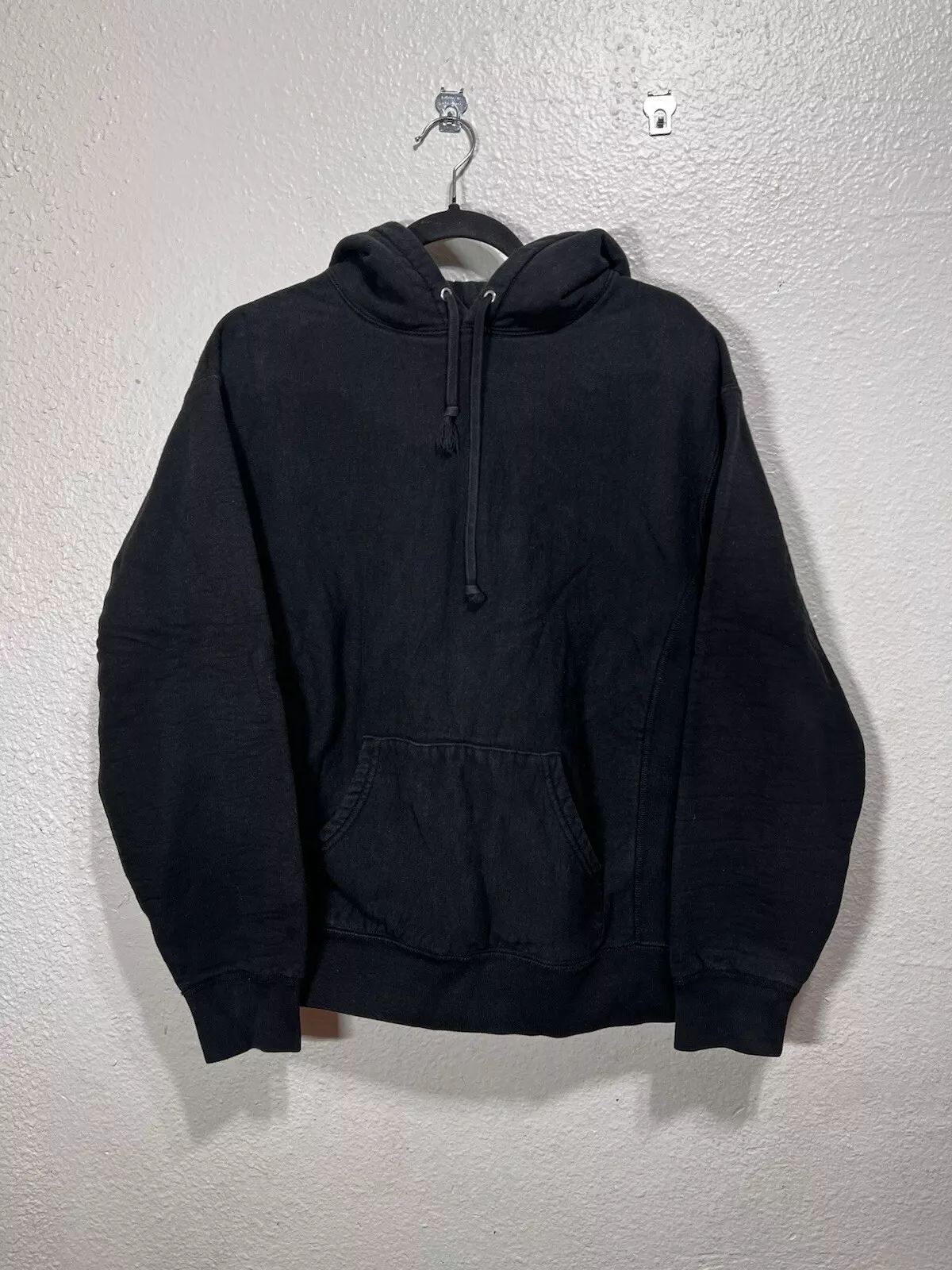 Sweat à capuche noir avec logo clouté Supreme taille S sweat à capuche skateboard