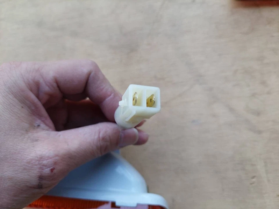 Bumper Lamps Indicators Fit For Toyota Pickup RN30 1979-83 4WD Square connector - Image 3 of 4