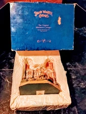 RARE! David Winter 1996 Limited Premier Edition THE PARK  Garden Cottages 