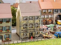 Faller 232175 Old Town House With Scaffolding 1:160 N Gauge # New In Ovp #