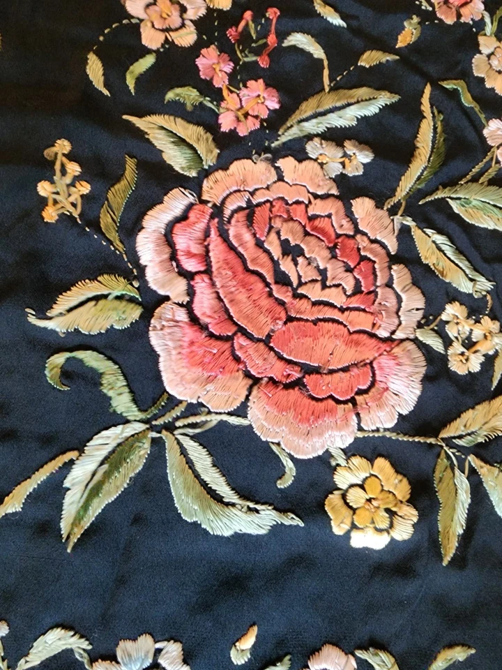 Challe De Manton En Soie Noire Ancienne Broderie Couture Nappe - Photo 2/4